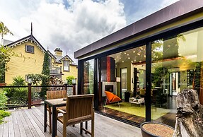 Corinda Contemporary