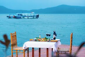 Whale Island Resort
