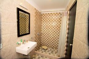 Hotel Crestwood