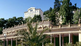Ontario Hotel Garni