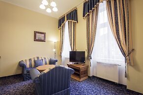 Ontario Hotel Garni