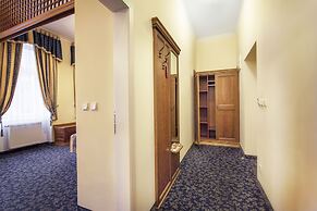 Ontario Hotel Garni