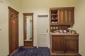 Ontario Hotel Garni