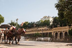 Ontario Hotel Garni