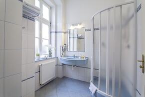 Ontario Hotel Garni