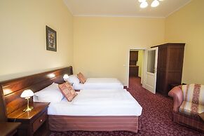 Ontario Hotel Garni