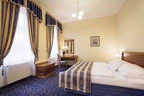 Ontario Hotel Garni