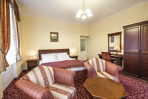 Ontario Hotel Garni