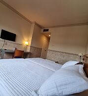 Hotel Azar