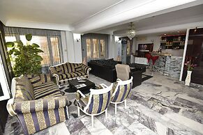 Kozan Hotel