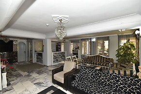 Kozan Hotel
