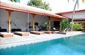 Los Patios Hotel