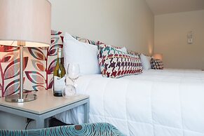 Navigate Seaside Hotel