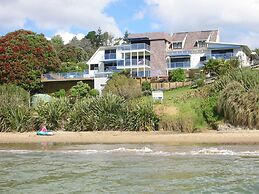 By the Bay Beachfront Apartments