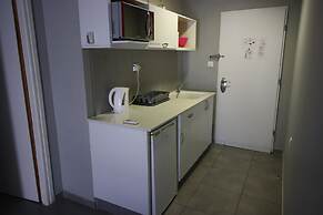 Rich Luxury Suites