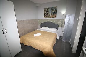 Rich Luxury Suites