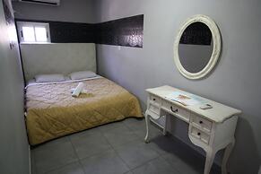 Rich Luxury Suites