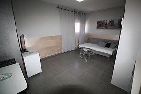 Rich Luxury Suites