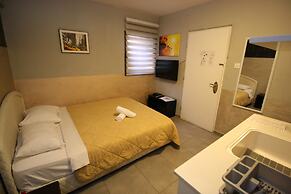 Rich Luxury Suites
