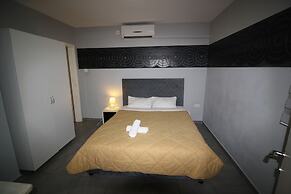 Rich Luxury Suites