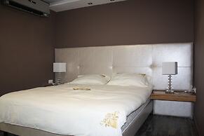 Rich Luxury Suites