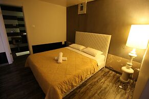 Rich Luxury Suites
