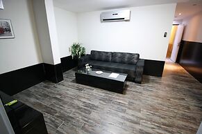 Rich Luxury Suites