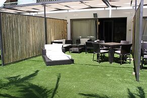 Rich Luxury Suites