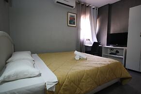 Rich Luxury Suites
