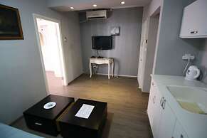 Rich Luxury Suites