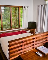 Aqua Oceanfront Hotel Resort
