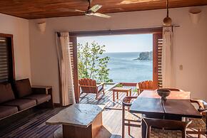 Aqua Oceanfront Hotel Resort