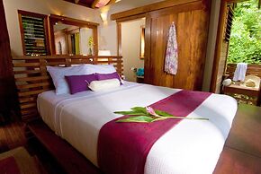 Aqua Oceanfront Hotel Resort