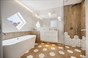 Ruths Hotel