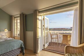 Ruths Hotel