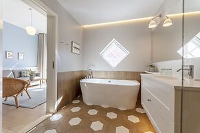 Ruths Hotel