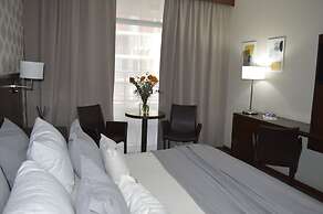 Ian Hotel