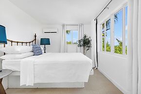 Pelican Beach Hotel