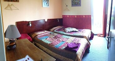 Ad Cyber Hotel