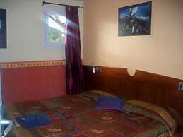 Ad Cyber Hotel