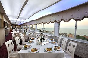 Grand Atakum Hotel