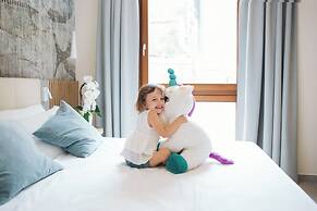 Canado Family Hotel