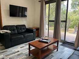 Emu Beach Chalets