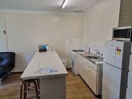 Emu Beach Chalets