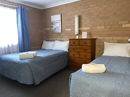 Emu Beach Chalets