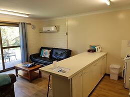 Emu Beach Chalets