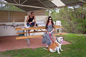 Emu Beach Chalets