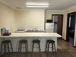 Emu Beach Chalets