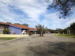 Emu Beach Chalets