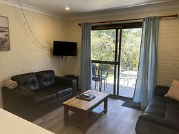 Emu Beach Chalets